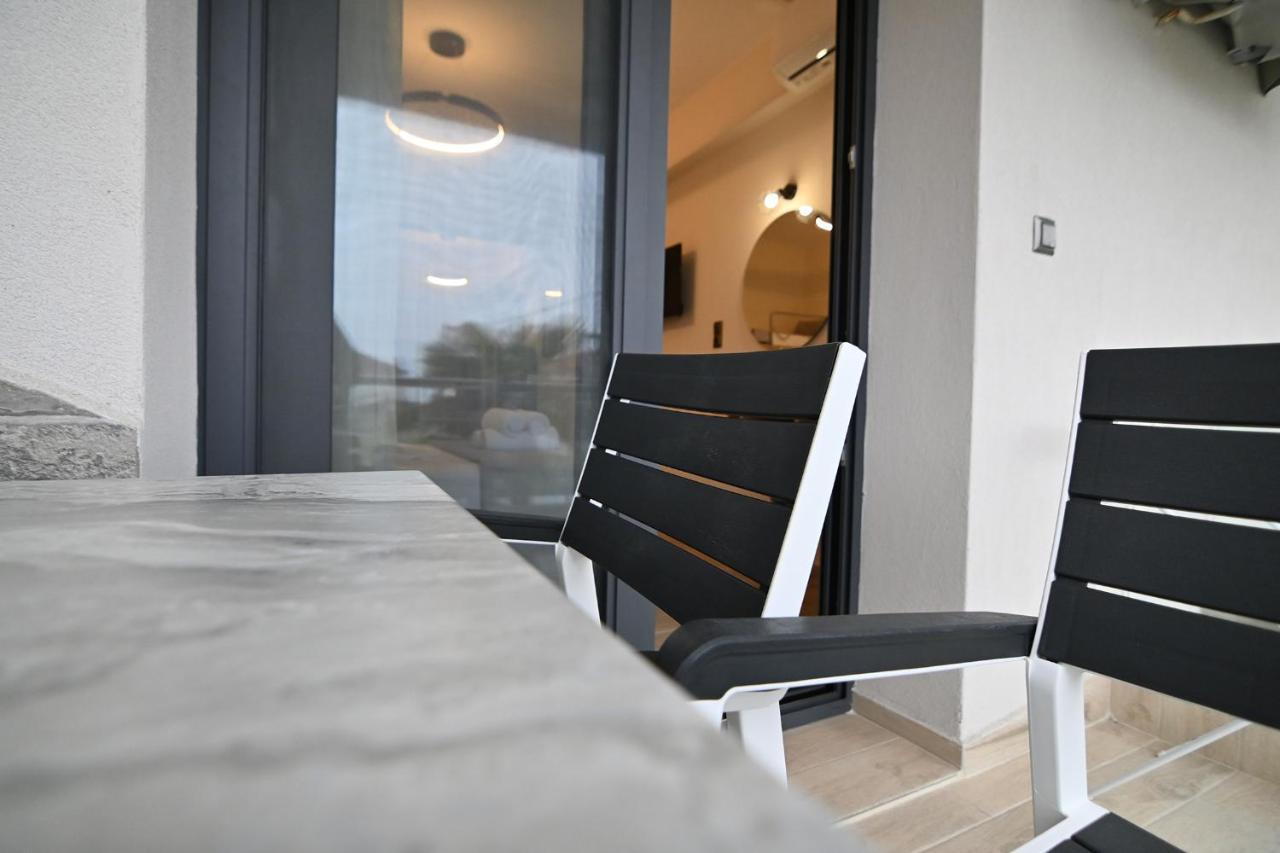 Vrasná Armonia Luxury Suites מראה חיצוני תמונה
